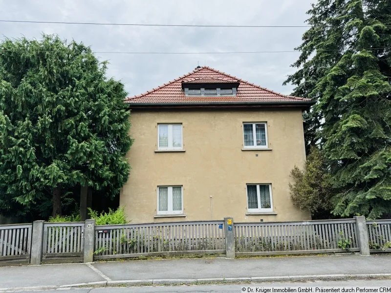 Straßenansicht - Haus kaufen in Dresden - Sanierungsbedürftiges Einfamilienhaus in Dresden- Kaitz