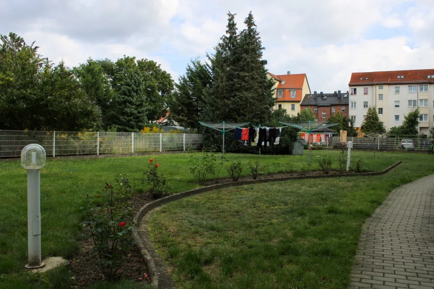 begrünter Hof - Wohnung kaufen in Eilenburg - Der Einstieg in die Kapitalanlage