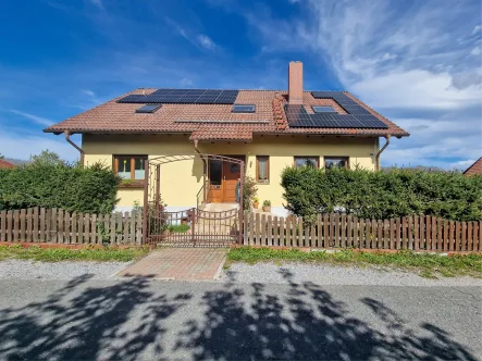 Gebäudeansicht - Haus kaufen in Schierke - Modernes Zweifamilienhaus im malerischen Harz