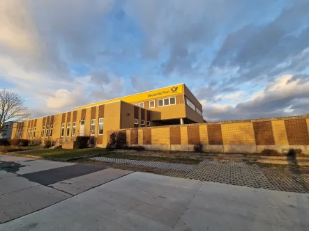 Objektansicht - Büro/Praxis mieten in Bitterfeld-Wolfen - Platz für eine Bürogemeinschaft - 410m² Bürofläche und 300m² Lager