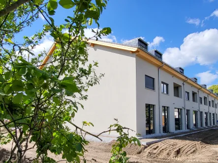 Gebäudeansicht - Wohnung mieten in Leipzig - Dachgeschossflair im Neubau !