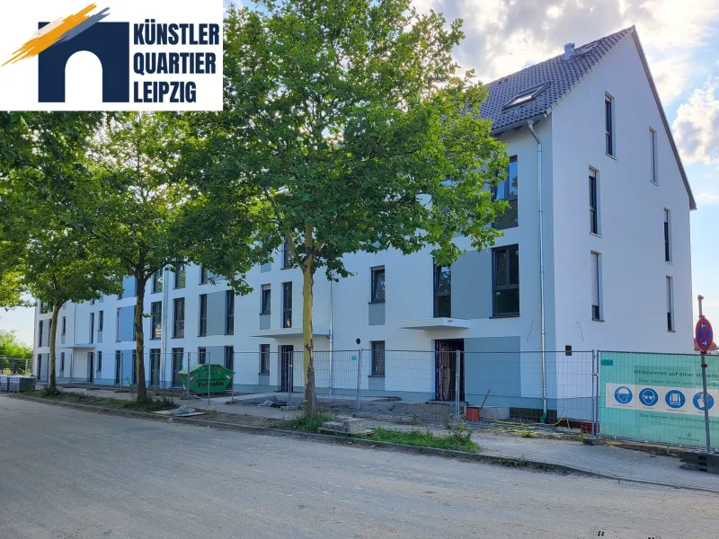 Gebäudeansicht - Wohnung mieten in Leipzig - Barrierefrei mit weissem WBS