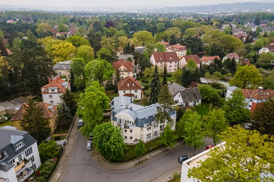 Luftbild _ Gebäudeansicht - Wohnung kaufen in Dresden - Stimmiges Investment im Takt der Zeit. Attraktiv in Lage und Zustand - elbnah im Musikerviertel.