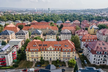 Gebäudeansicht - Wohnung kaufen in Dresden - Ertragssicheres Wohnungs-Paket mit Steigerunspotential in gefragter Lage von Löbtau-Süd.