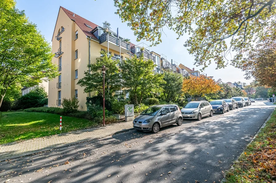 Ansicht 1 - Wohnung kaufen in Dresden - Maisonette im DG mit TG-Stellplatz in sehr gepflegter Wohnanlage mit Aufzug. Rendite steigerbar.