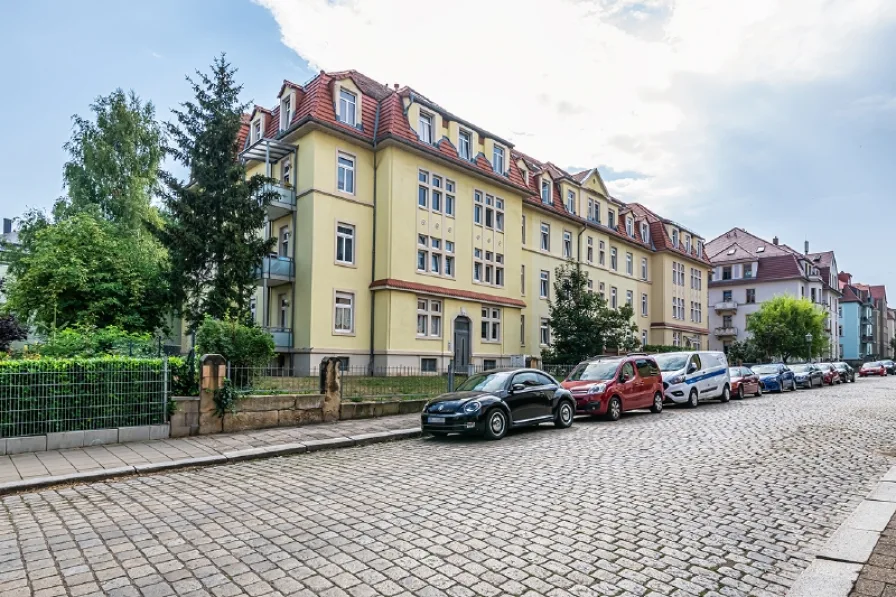 Vorderansicht - Wohnung kaufen in Dresden - Provisionsfrei. Langjährig vermietet. Dachgeschoss-ETW in gefragter Lage von Löbtau-Süd.