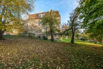 Parkgrundstück mit Blick zur Villa