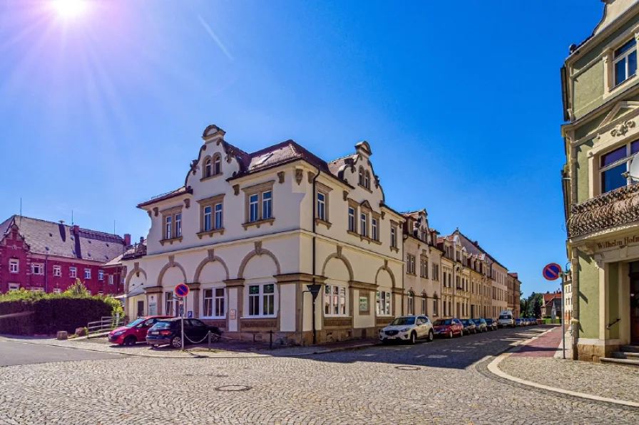 Außenansicht - Wohnung mieten in Neustadt - Großzügige Familienwohnung im früheren "Hotel Amtshof". Mit großem Balkon und Tageslichtbad.