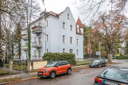 Seitenansicht - Wohnung kaufen in Dresden - Attraktive Beletage-Wohnung mit Balkon - nachhaltiges Investment mit steigerbarer Rendite.