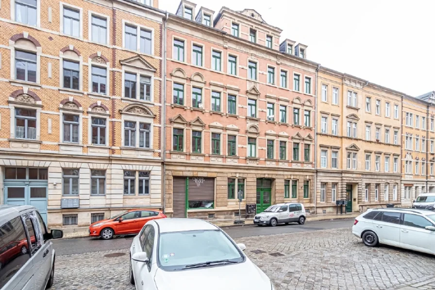 Vorderansicht - Wohnung mieten in Dresden - "Anders" wohnen im sanierten Altbau! Perfekt für kleine Familie oder 2'er WG.