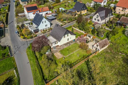 Luftbild - Grundstück mit Haus - Haus kaufen in Großenhain - Das perfekte Zuhause - idyllisch gelegen! Komfortables EFH mit toller Raumaufteilung!
