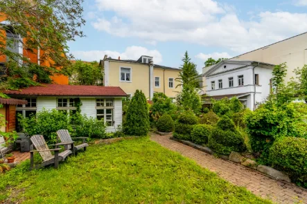 Rückansicht Villa mit Grundstück - Haus kaufen in Dresden - Ein Stück Geschichte in der pulsierenden Dresdner Neustadt! Ihr neuer Wohn- oder Gewerbestandort.