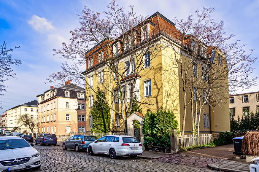 Seitenansicht 1 - Wohnung kaufen in Dresden - Perfekte Innenstadtanbindung! 3-R-ETW im sanierten Denkmal -  ruhige, grüne Lage in Löbtau-Süd!