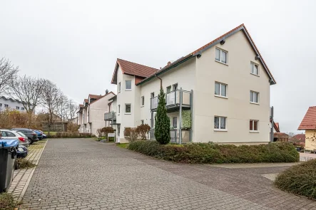 Seitenansicht - Wohnung kaufen in Stolpen - Einsteigerinvestment mit Entwicklungspotential in Stolpen. DG-ETW mit Fußbodenhzg. und Stellplatz.