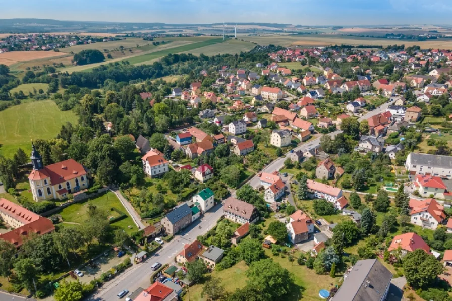 Luftbild Speckgürtel - Wohnung kaufen in Klipphausen - 4,8 % Rendite - Balkonwohnung, EBK, Stellplatz und treuer Mieterin nähe Wilsdruff.
