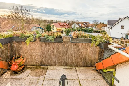 Balkon - Wohnung kaufen in Klipphausen - Balkonwohnung im Speckgürtel - EBK, Stellplatz und schnelle Autobahnanbinung