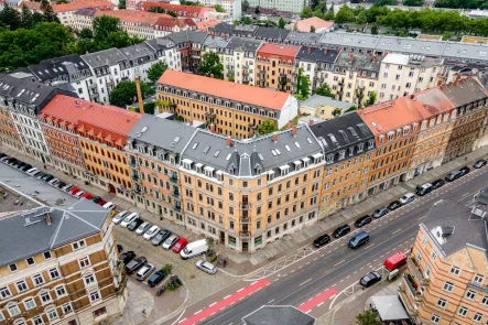 Luftbild Frontansicht - Wohnung kaufen in Dresden - DG-Maisonette mit Aufzug im Hechtviertel! Familienfreundlich und geräumig!