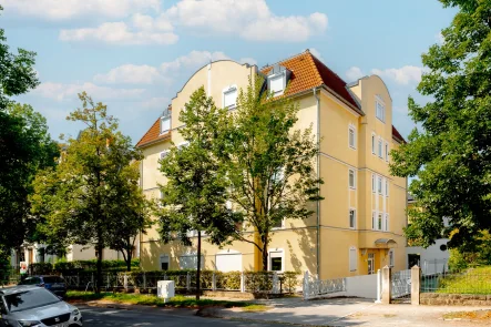 Ansicht Straßenseits - Wohnung kaufen in Dresden - Top Lage in DD-Striesen! Balkon, Parkett, EBK, Abstellraum. Aufzug im Haus.