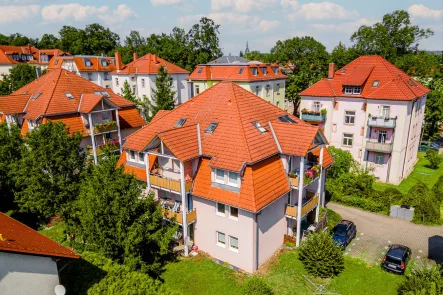 Luftbild - Ansicht Süd - Wohnung kaufen in Dresden - Kaufen, renovieren, einziehen! - Funktionale 3-Raum-ETW in Cotta mit Balkon und TG-Stellplatz.