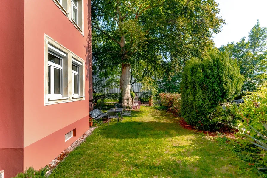 Gartensondernutzungsrecht - Wohnung kaufen in Dresden - 150 qm eigener Garten, Balkon mit Gartenzugang, Eckwanne - tolle Ausstattung, ruhige Lage!