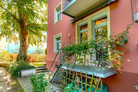 Balkon - Zugang zum Garten - Wohnung kaufen in Dresden - Gemütliche 3-Raum-Maisonette mit ca. 150 qm eigenem Garten am Ende einer Anliegerstraße.