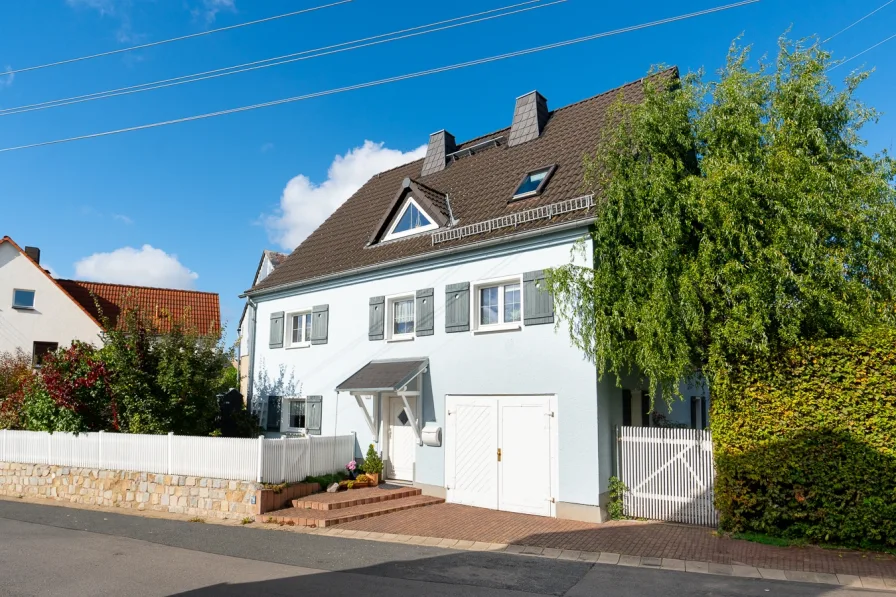 Straßenansicht - Haus kaufen in Döbeln - Geräumiges, familienfreundliches Stadthaus mit schönem Garten in ruhiger Lage von Döbeln.