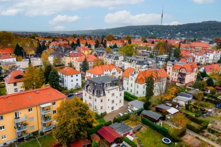 Luftbild_Rückansicht - Wohnung kaufen in Dresden - Sonniges Penthouse mit Terrasse, tollem Fernblick, 2 Bädern, Einbauküche u. Parkett im Stil-Altbau!