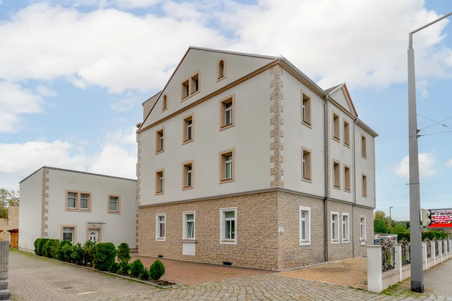 Seitenansicht - Wohnung kaufen in Dresden - Profitables Wohnungspaket mit 6 ETW - Balkone, EBK und Stellplätze, perfekte Verkehrsanbindung!