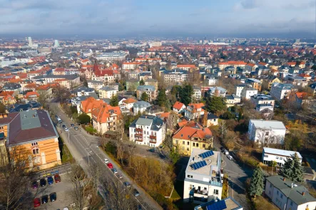 Luftbild Blick zum Eckgrundstück und DD-Plauen - Grundstück kaufen in Dresden - Ideal für ein MFH-Bebauung - Attraktives Baugrundstück in Dresden-Plauen.