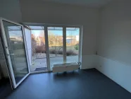 Wohnraum Apartement mit Blick zur Terrasse