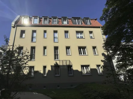 Bild... - Wohnung kaufen in Dresden - Dresdner Neustadt – Wohnen im Hinterhaus * gemütliche 3-Zi.-Whg. im DG mit Balkon