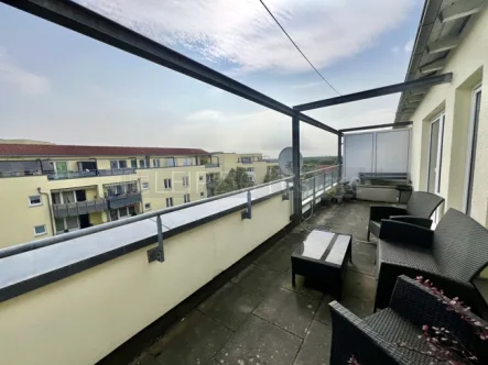 Terrase Ri. Nordost - Wohnung kaufen in Halle / Wörmlitz - attraktives „Mikro-Loft“ in Halle-Wörmlitz, Fahrstuhl, TGSPL, gr. Dachterrasse,  JNKM 4.607,- Euro