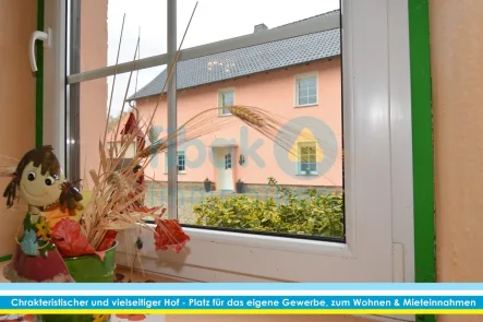 Zweifamilienhaus - Haus kaufen in Doberschütz / Paschwitz - Einladend und funktional: Wohnen, Arbeiten & Mieteinnahmen vereint