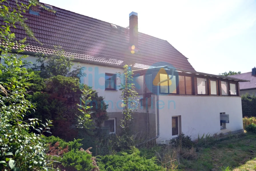 Seitansicht - Haus kaufen in Haselbach - Vielseitiges Einfamilienhaus mit großem Potenzial