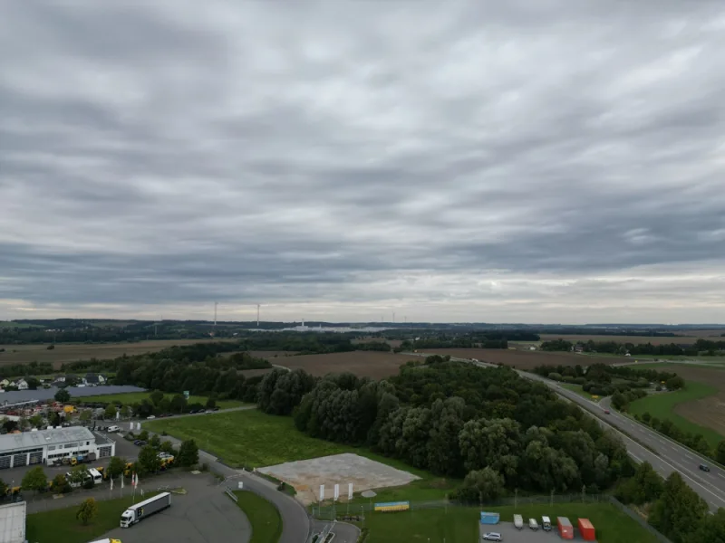 Blick zu Volkswagen Sachsen