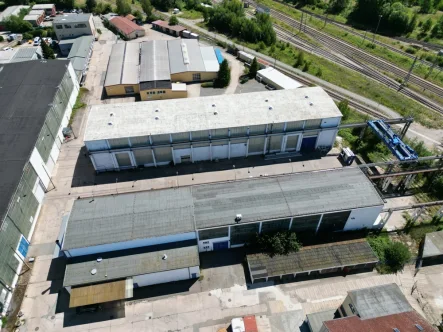 Luftbild Halle 6 und 5 - Halle/Lager/Produktion mieten in Zwickau - 2.243 m² Hallenfläche direkt in Zwickau, Kranbahnanlagen, vielseitige Nutzungsmöglichkeiten