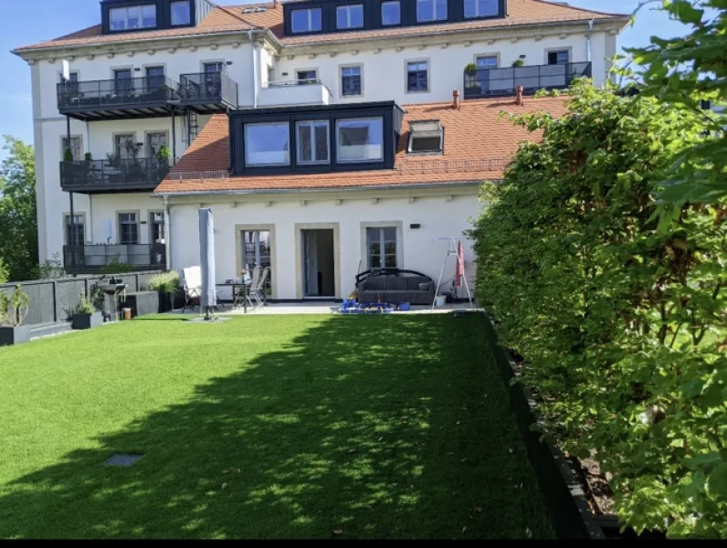 Hausansicht - Haus mieten in Pirna - Herrliches Haus mitten in der Altstadt mit Terrasse und Garten - Einbauküche - wie Erstbezug