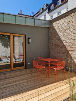 sonnige Terrasse - Haus mieten in München - Ruhiges, möbliertes 2-Zimmer-Hinterhaus mit eigener Terrasse im beliebten Westend