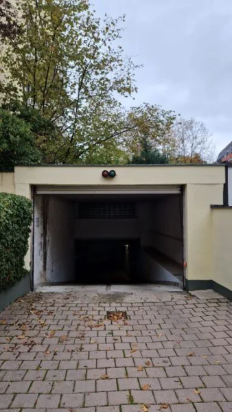 Einfahrt - Garage/Stellplatz kaufen in München - TG – Einzelstellplatz in Nordschwabing zu verkaufen