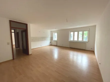 Wohnzimmer - Wohnung mieten in Plauen - +++ Helle 2 Zimmer-Wohnung mit offener großer Küche +++