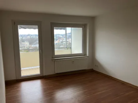 Wohnzimmer - Wohnung mieten in Plauen - +++ 2 Raumwohnung mit Balkon und Blick ins Grüne +++