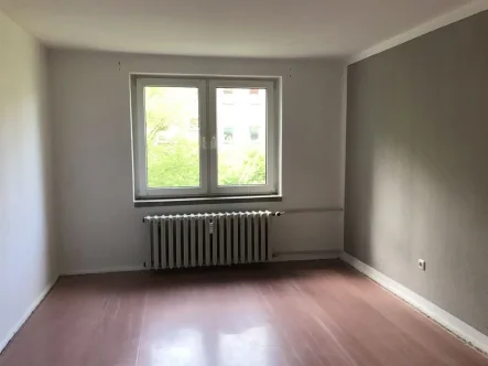 Schlafzimmer - Wohnung mieten in Bad Lauchstädt - +++ Selbst Renovieren - bis zu 4 Netto Kaltmieten sparen: 3 Raumwohnung +++