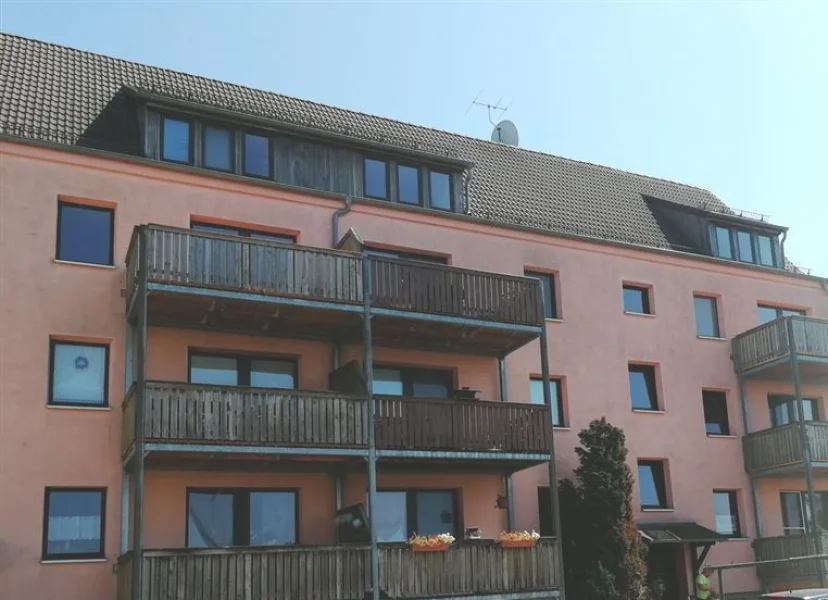 Hausansicht - Wohnung mieten in Großwig b Torgau - +++ Wohnen auf dem Land - 2 Raumwohnung mit Balkon +++