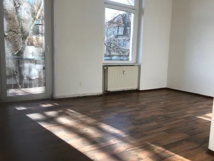 Küche mit Zugang zum Balkon - Wohnung mieten in Plauen - Erstbezug mit Balkon + 15 m² Bonuszimmer über den Dächern von Plauen