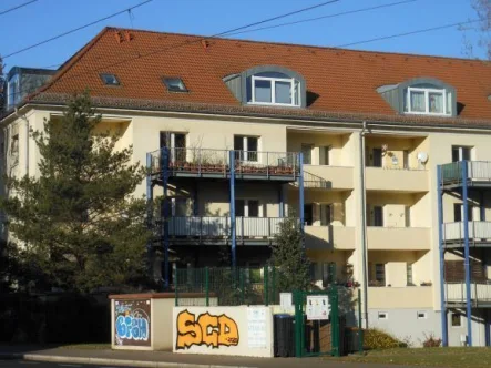 Außenansicht - Wohnung mieten in Dresden - +++ Helle 2-Zimmerwohnung mit EBK und Balkon in Seidnitz +++