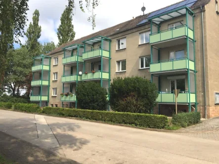 Außenansicht - Wohnung mieten in Bad Lauchstädt - +++ 2 Raumwohnung mit Balkon +++