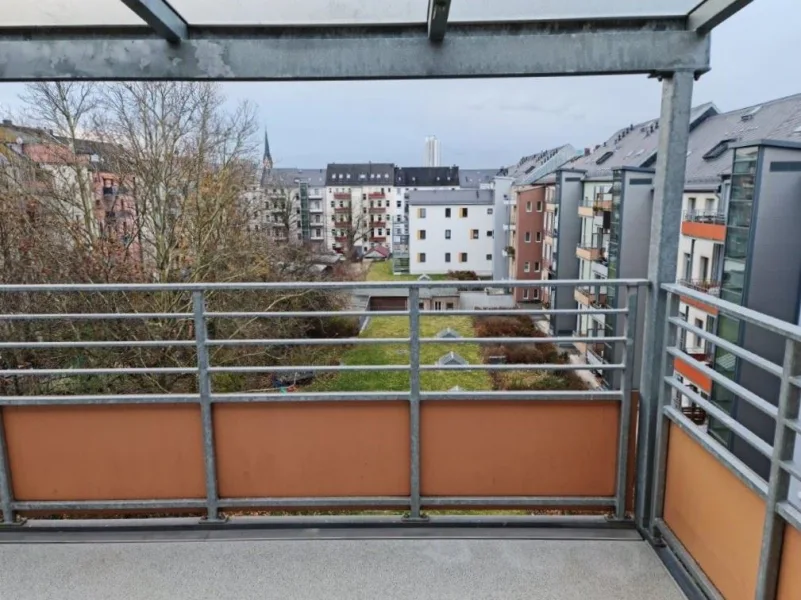 Ausblick vom überdachtem Balkon - Wohnung mieten in Chemnitz - +++ Wunderschöne 4-Zimmer-Wohnung mit überdachtem Balkon +++