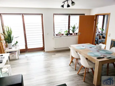 Wohnzimmer_b - Wohnung mieten in Zittau - 2-Raum Wohnung im Zentrum mit großer Terrasse