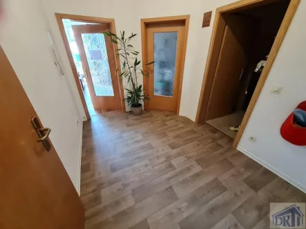 Flur - Wohnung kaufen in Zittau - Attraktive, helle Wohnung mit neuem Bad!!!