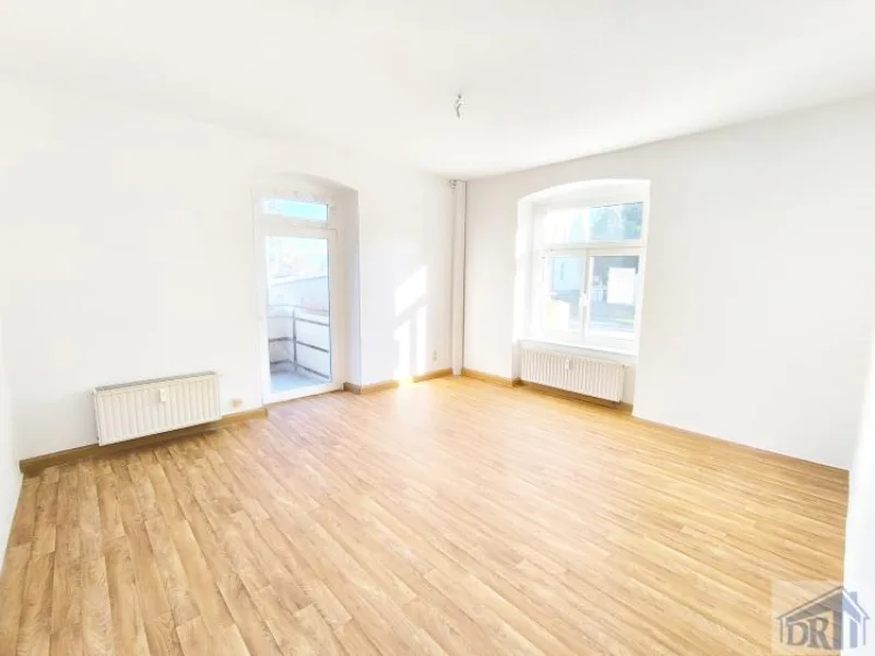 Wohnzimmer - Wohnung mieten in Zittau - Frisch renoviert mit Balkon in Süd